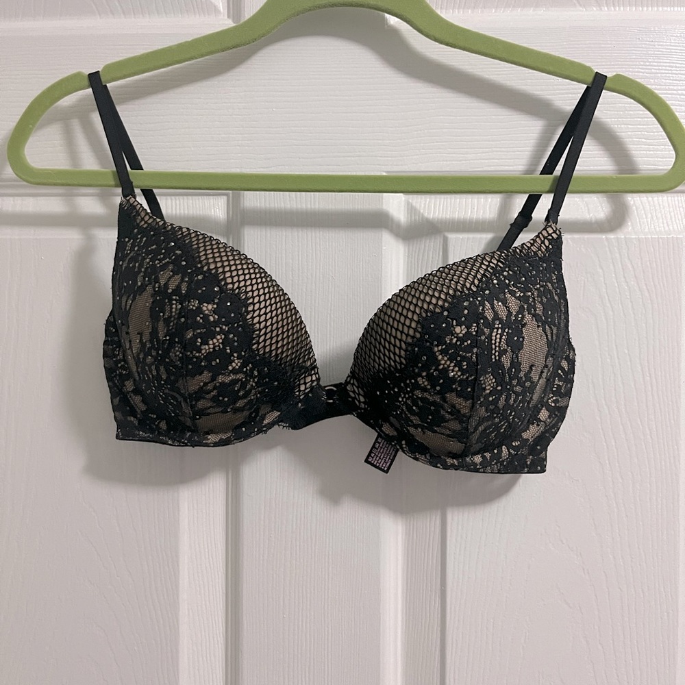 Beautiful bras classy detail by Victoria’s Secret